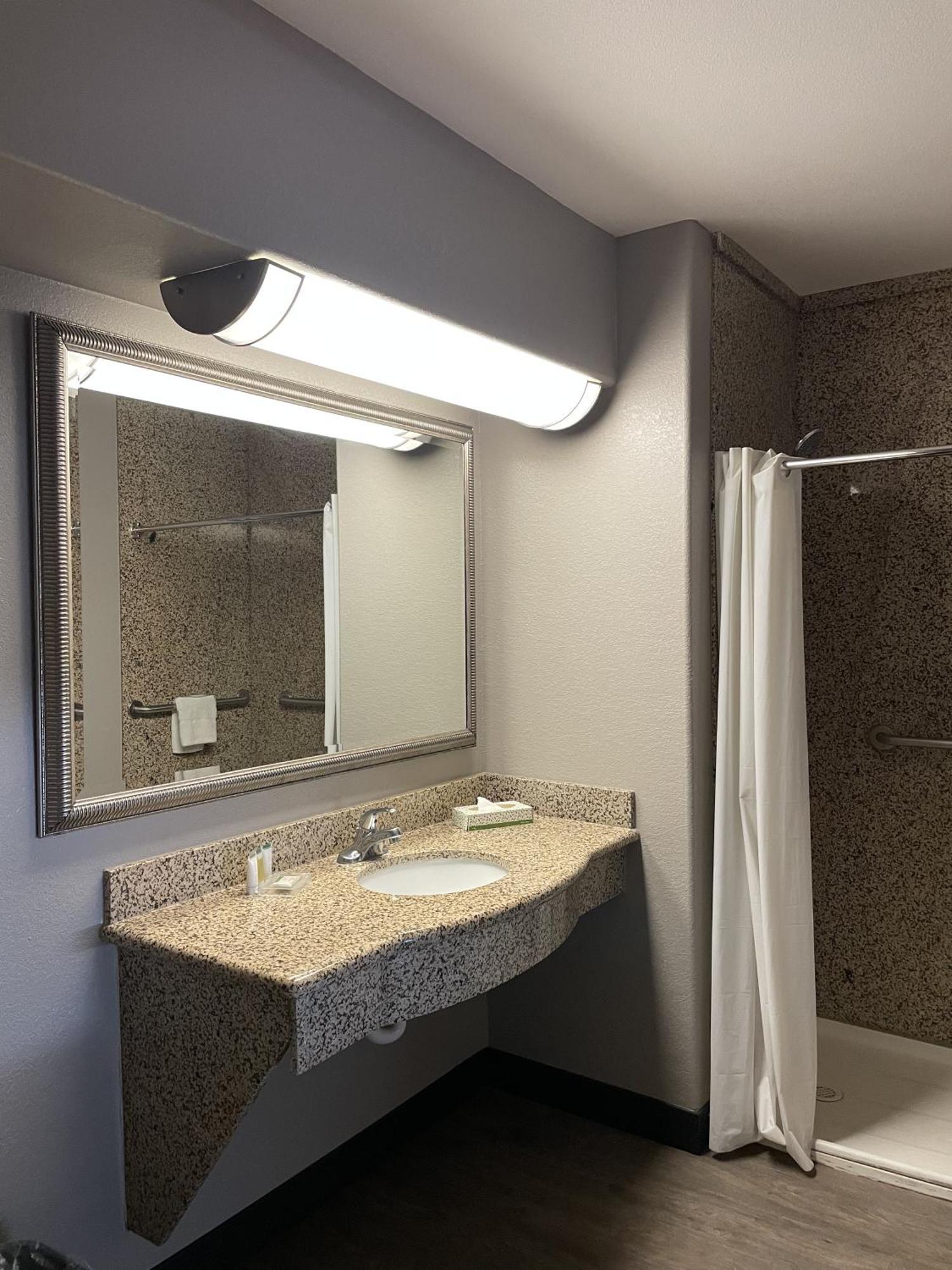 Hawthorn Extended Stay By Wyndham Hobbs Room photo